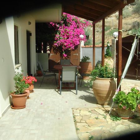 Artemis Appartments Pitsidia Exterior foto