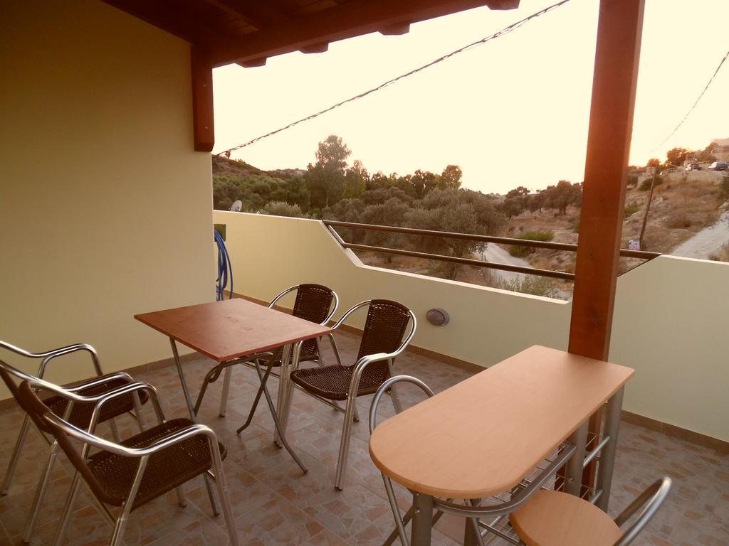 Artemis Appartments Pitsidia Exterior foto
