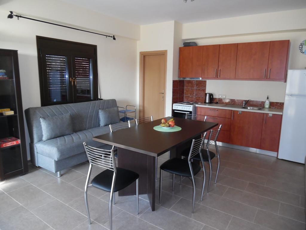 Artemis Appartments Pitsidia Exterior foto